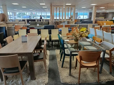 Jídelny, stoly a židle